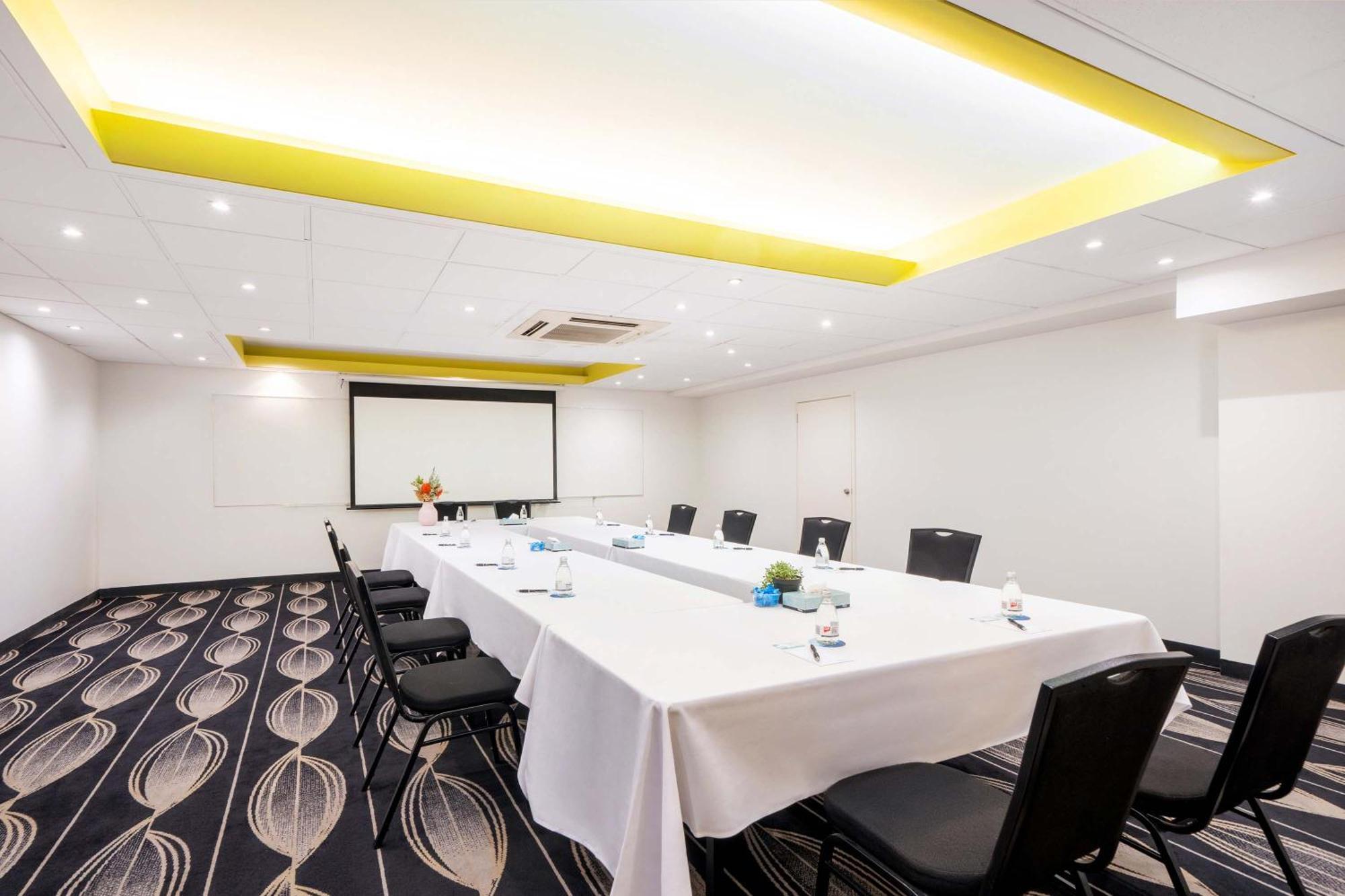 Mantra On Northbourne Aparthotel Canberra Exterior foto