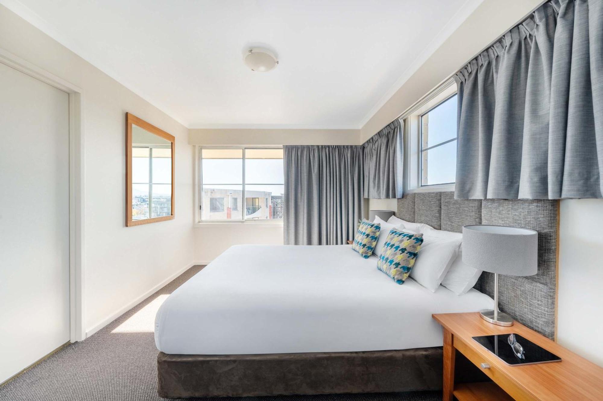 Mantra On Northbourne Aparthotel Canberra Exterior foto